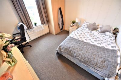 4 bedroom House in Burley Road (4 Bed), Leeds - Photo 1