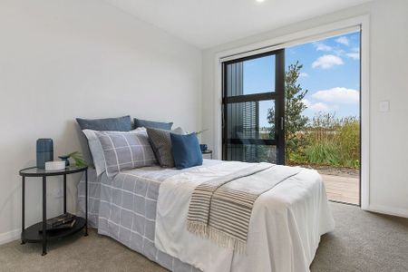 Executive Waterfront Townhouse - Photo 2