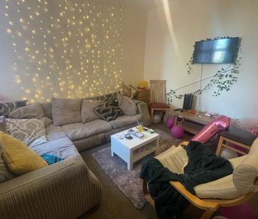 5 bedroom private hall to rent - Photo 1