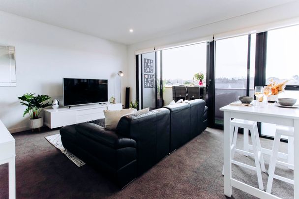 Fully Furnished Windsor Residence with Parking - Photo 1