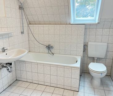 Gemütliche Dachgeschosswohnung mit Wannenbad - Foto 1