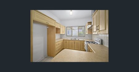 Comfortable 3 bedroom home with ducted cooling throughout! - Photo 4