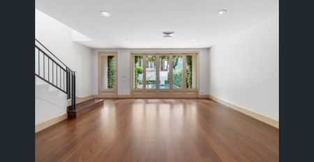 Three-Bedroom Terrace Home - Photo 2