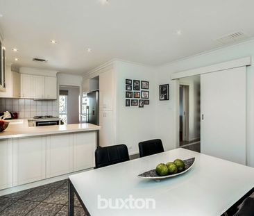 Large Family Home!! - Photo 3