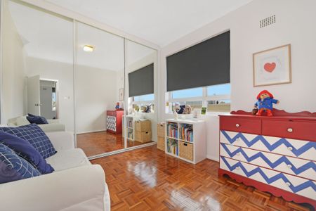 Renovated 2 Bedroom Apartment with Carspace - Photo 5