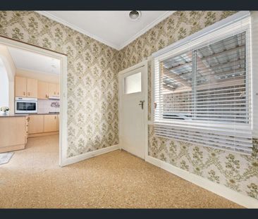 Quiet & Convenient three Bedroom Home! - Photo 2