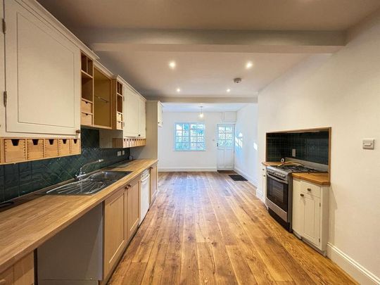 3 bedroom terraced house to rent - Photo 1