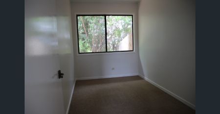 BEACH LIVING AND CLOSE TO ALL SHOPS! - Photo 2