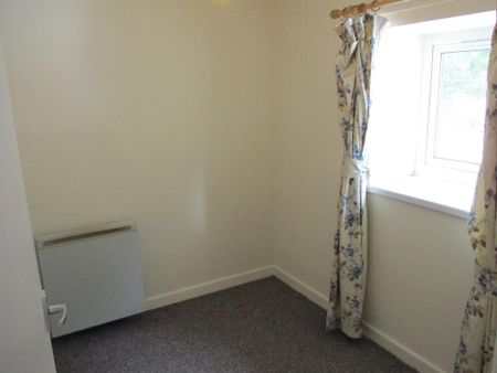 2 bedroom semi-detached house to rent - Photo 4