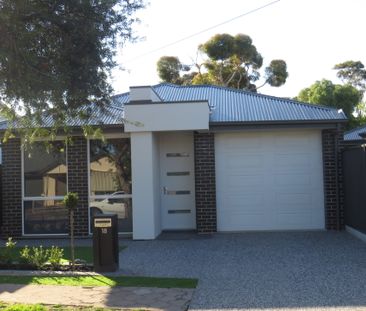 18 McKay Avenue, Northfield - Photo 1