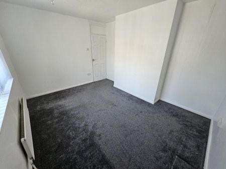 2 bedroom end of terrace house to rent - Photo 3