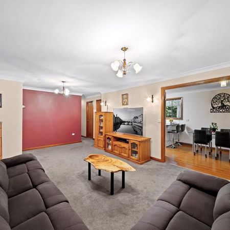 Charming Five-Bedroom Family Home for Rent in the Heart of Leura - Photo 5