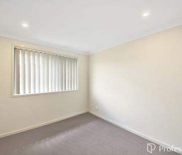 2 Bed + Carport - Photo 2