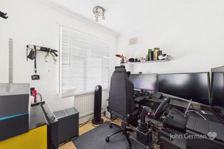 4 bedroom semi-detached house to rent - Photo 3