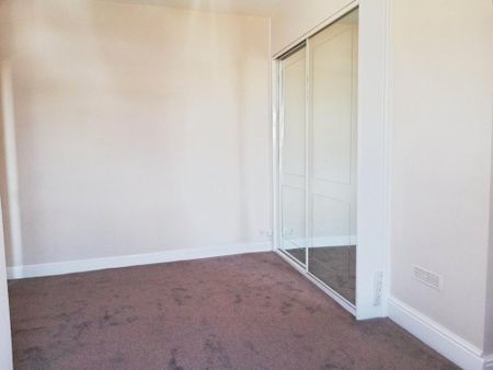 3 bedroom end of terrace house to rent - Photo 5