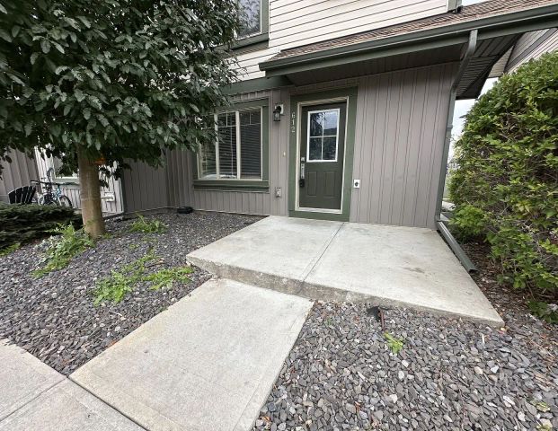 2B/2B Stckd Townhome in Copperfield(each level having its own living room) IP061 — 2 Bedrooms Townhouse - Photo 1