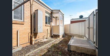 Loads of Natural Light - Photo 3