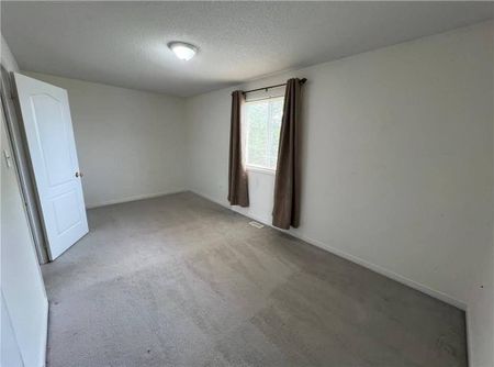 For Lease - 52 Admiral Crescent, Essa, Ontario - Photo 2