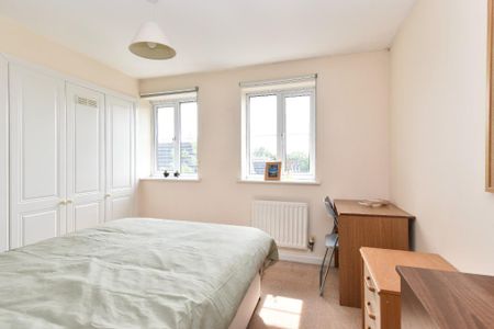 4 bedroom semi-detached house to rent - Photo 5