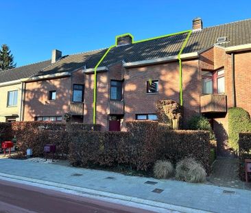 Gezellige rijwoning met 3 slaapkamers, 2 garageboxen en tuin gelege... - Photo 2