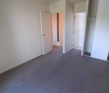 Two level, three bedroom terrace home - Photo 2