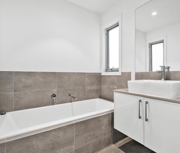 Charming Double-Storey Rental in Croydon - Photo 2