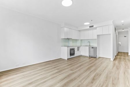 Newly Renovated, Centrally Located, Exclusive, Executive Style One Bedroom Oasis Boasting Panoramic City Skyline Views, Resort Style Facilities - Photo 4