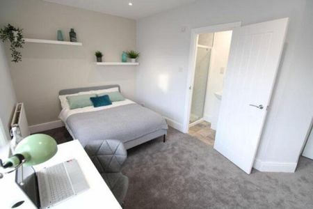 1 bedroom in a house share to rent - Photo 4