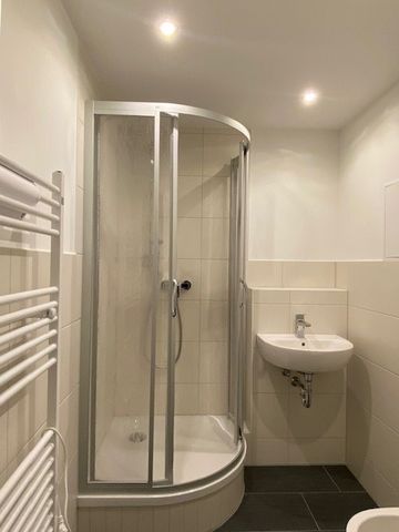 Alles neu -schau mal rein! Perfekte 2-Raumwhg. mit brandneuem Badezimmer! - Photo 2