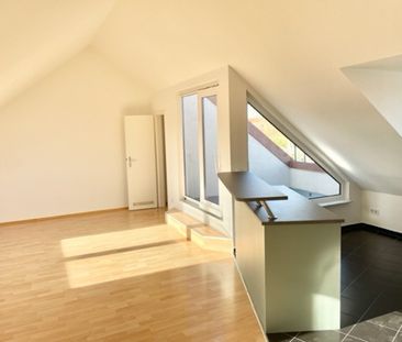 CHARMANT! 4 Zimmerwohnung mit Dachterrasse und Einbauküche - Foto 2