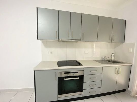Open Plan Studio Granny flat - Photo 1