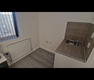 Room in a Shared Flat, Ladypool Road, B12 - Photo 5