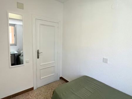 Carrer de Bernat i Baldoví, Burjassot, Valencian Community 46100 - Photo 5