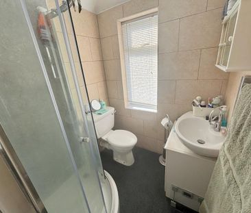 3 bedroom semi-detached house to rent - Photo 6