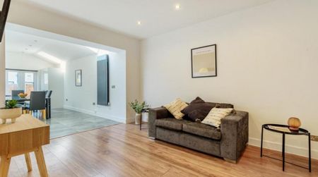 4 bedroom terraced house to rent - Photo 2