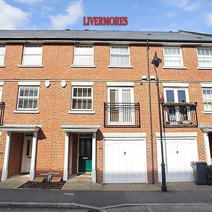 4 bedroom Terraced House to let - Photo 1