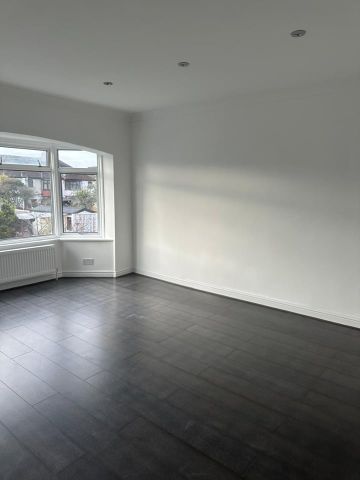 3 Bed Semi-Detached House, Sandhurst Drive, IG3 - Photo 2