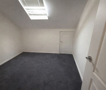 WELL PRESENTED TOWNHOUSE/ WITH EVERYTHING YOU NEED! - Photo 1