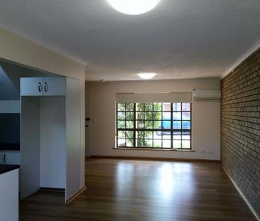 Stylish 2 Bedroom Double Storey Townhome 15 mins to CBD & Universit... - Photo 3