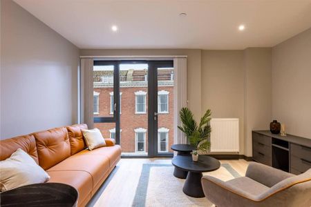 1 bedroom in a flat share to rent - Photo 2