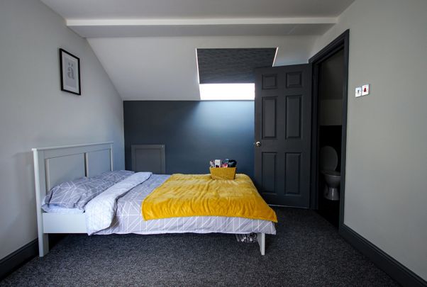 Room in a Shared House, Strawberry Hill, M6 - Photo 1