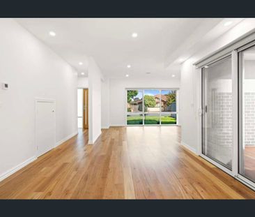 24 month old,, very clean - Photo 5