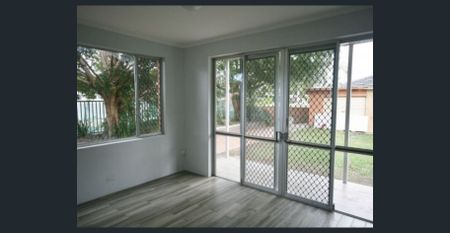 MODERN 2 BEDROOM HOME - MAGNIFICANT BURLEIGH LOCATION - Photo 2