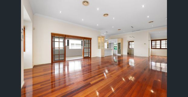 Spacious Inner-City Family Home with Exceptional Convenience - Photo 1