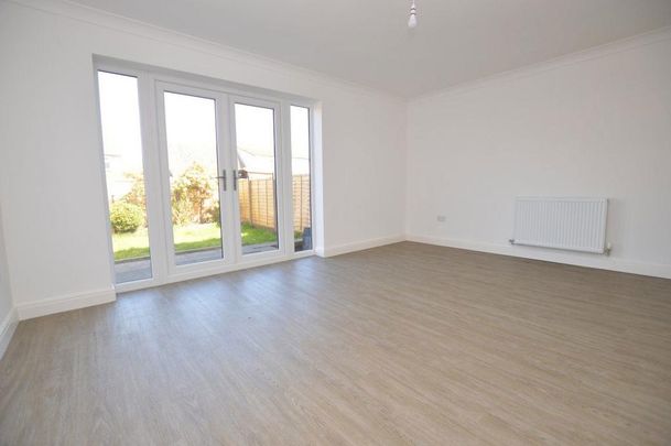 3 bedroom semi-detached house to rent - Photo 1