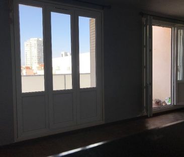 Appartement 1 pièces 38m2 MARSEILLE 7EME 559 euros - Photo 2