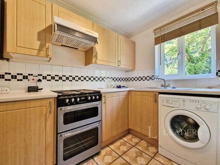 Horton Heath, SO50 - Photo 3