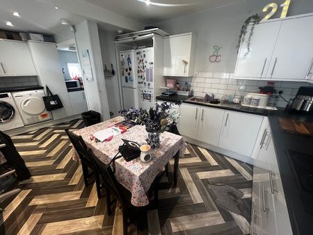 Ash Crescent - Photo 2