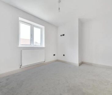 3 bedroom detached house to rent - Photo 2