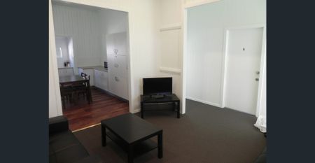 PRIVATE ROOM - PERFECT FOR STUDENTS CLOSE TO QUT! - Photo 3